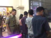 4 muda mudi yang di tangkap Satpol PP di salah satu wisma