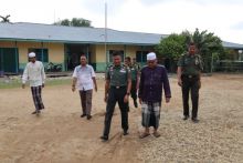 Dandim 0314/Inhil Letkol Inf Imir Faishal bersama Perwira Staf Kodim 0314/Inhil menyambangi Pondok Pesantren Al-Baaqiyatussa'Adiyyah (foto/Rgo)