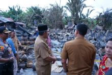 Musibah kebakaran yang terjadi di Jalan Raja RT 002 RW 004 Kampung Pinang sebatang Kecamatan Tualang (foto/Lin)