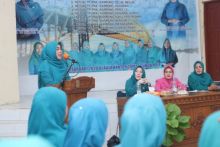 Ketua Tim Penggerak PKK Kabupaten Siak Rasidah Alfedri, Selasa (18/2/2020), menghimbau kepada PKK Kampung agar menjadi ujung tombak dalam menjalankan roda program (foto/Lin)