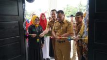 Bupati Kampar Catur Sugeng Susanto meresmikan Pustu di Desa Koto Bangun, Kampar. (Foto: Isrimewa)