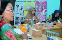 Ketua Tim Penggerak Pemberdayaan Kesejahteraan Keluarga (TP-PKK) Kabupaten Indragiri Hilir (Inhil) Hj Zulaikhah Wardan SSos ME menggelar rapat internal (foto/rgo)
