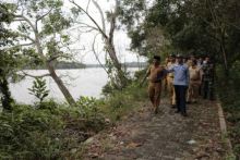 Wakil Walikota Pekanbaru saat meninjau Danau Bandar Kayaangan belum lama ini