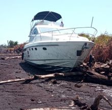 Kapal pesiar terdampar