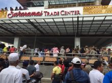 Eksekusi kios TPS Ricuh