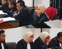 Penasehat hukum terdakwa (atas),  jaksa penuntut umum (bawah) 