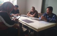 H. Husni Thamrin dan Maraden Silalahi saat memberikan keterangan pers 