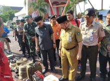 Sekda Bengkalis Bustami meninjau alam pemadam Karhutla (foto/int)