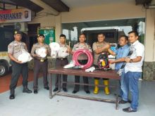 Polres Indragiri Hilir (Inhil) menerima bantuan alat pemadam api dari pihak perusahaan swasta (foto/Rgo)