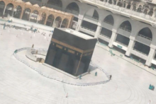 Kondisi Ka'bah dan Hijir Ismail yang tampak dipagari dengan seng. Foto: int 