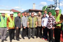Menteri Riset dan Teknologi/Kepala Badan Riset dan Inovasi Nasional Prof. Bambang P.S. Brodjonegoro Ph.D didampingi Direktur Utama PTPN V Jatmiko K. Santosa, Kepala BPPT Dr. Ir. Hammam Riza, meresmikan pemanfaatan listrik produksi pembangkit listrik bertenaga biogas dari limbah pabrik kelapa sawit (