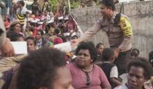 Warga Tembagapura yang mengungsi karena daerah mereka ikut diganggu gerombolan KKB. Foto: int 