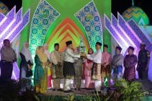 Bupati Siak Alfedri menutup pelaksanaan MTQ XV Tingkat Kecamatan Dayun (foto/Lin)