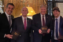 Donald Trump saat foto berdampingan dengan Fabio Wajngarten (paling kanan). Foto: int 