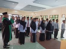 Sebanyak 23 Panwaslu Kelurahan/Desa (PKD) se-Kecamatan Bantan dilantik. Pelantikan tersebut Jumat 13 Maret 2020 kemarin oleh Ketua Panwaslu Kecamatan Bantan M Farizal, dipusatkan di Gedung Serbaguna Desa Selatbaru (foto/Hari)