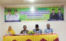 Sekretaris Dinas Lingkungan Hidup (DLH) Kabupaten Bengkalis Andriswasono membuka secara resmi acara sosialisasi peningkatan pengelolaan lingkungan (foto/Hari)