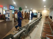 Diskes Panbaru semprot Disinfektan di gedung pelayanan publik
