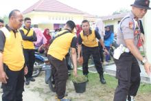 Jajaran Polres Kuantan Singingi melakukan Aksi Bersih Sehat (foto/Zar)
