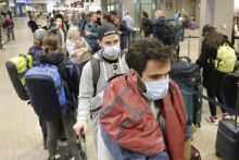 Bercanda Dengan Mengatakan Bila Terinfeksi Virus Corona, Pria Ini Membuat Pesawat American Airlines Terlambat Hingga Delapan Jam