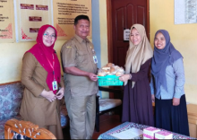 kepala sekolah SMK N 1 Dian Dini (foto/Bie)