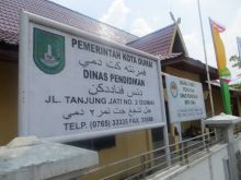 Walikota Dumai Zulkifli As liburkan semua anak didik dari tingkat kanak kanak, sekolah dasar dan menengah pertama negeri dan swasta (foto/Bie) 