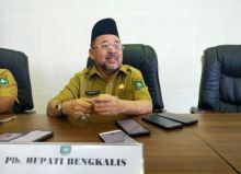 Pelaksana harian (Plh) Bupati Bengkalis Bustami HY angkat bicara soal belum terpasangnya alat pemantau suhu atau thermal scanner (foto/Hari)