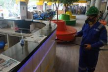 Diskes Pekanbaru, saat melakukan penyemprotan Disinfektan di MPP