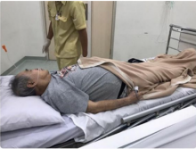 Foto yang beredar di dunia maya, seorang pria yang tengah dirawat yang diduga sebagai sosok dr Handoko Gunawan. Foto: int 