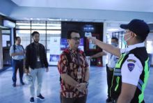 Pemeriksaan suhu tubuh di areal operasional chevron