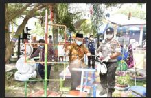 Sejumlah sarana umum dan rumah ibadah dikota Kabupaten Bengkalis, Kamis, 19 Maret 2020 kemarin, dilakukan penyemprotan dengan disinfektan (foto/Hari)