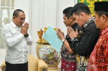 Gubernur Edy Rahmayadi terapkan salaman anti corona (foto/int)