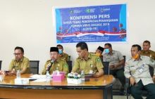 Plh Bupati Bengkalis H Bustami HY menjelaskan anggaran terkait penanganan virus corona (foto/Hari)