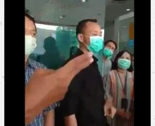 Kericuhan di sebuah kantor Leasing gara-gara pernyataan Presiden Jokowi