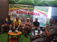 Forum Rohul Bicara menggalang donasi berupa paket sembako di tengah melawan virus corona (foto/ist)