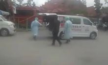 Penumpang bus ALS di Terminal BRPS