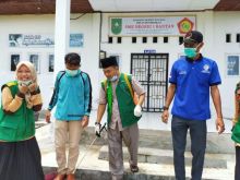Badan Amil Zakat Nasional (Baznas) Kabupaten Bengkalis melakukan penyemprotan disinfektan selama 4 hari berturut-turut di 3 Kecamatan (foto/Hari) 