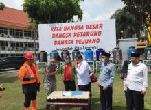 Walikota Pekanbaru menerima penyerahan 50 set wastafel modern