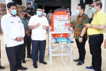 PSMTI (Persatuan Sosial Marga Tinghoa Indonesia) Kabupaten Siak bekerjasama dengan Perkumpulan Petani Sarang Walet Nusantara (PPSWN) Kabupaten Siak, melaksanakan aksi sosial Peduli Covid 19 (foto/Lin)