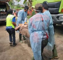 Penanganan Korban MS dari Dalam Truk (foto/Zal)