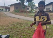 Seorang bocah Malaysia kelaparan dan belum makan tiga hari karena ayahnya tak bisa bekerja akibat lockdown (foto/int)