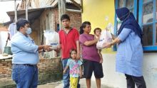 Karyawan RAPP dan APR salurkan bantuan kepada warga