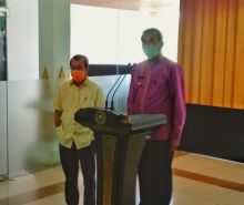 Walikota Pekanbaru, Firdaus saat memberikan keterangan