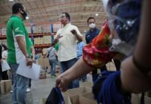 Gubernur Anies Baswedan kawal langsung pengemasan bantuan sosial kebutuhan pokok untuk warga sebagai kompensasi atas berlakunya PSSB Jakarta (foto/int)