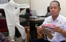 Dinas Koperasi Usaha Kecil Menengah Perindustrian dan Perdagangan (Diskop UKM Perindag) Kabupaten Pelalawan telah mempersiapkan sejumlah UKM yang terdampak akibat covid-19 untuk dikoordinir dalam pembuatan Alat Pelindung Diri (APD) dan masker kain (foto/Ardi)