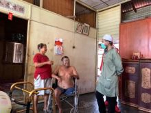 Kisah Seorang Ustadz yang Menyumbangkan Makanan Bagi Para Lansia Tiongho di Kuala Lumpur Selama Lockdown Jadi Viral di Media Sosial