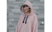 Artis Chika Jessica ikut pamer menggunakan baju anti Corona produksi Marvin. Foto: int 