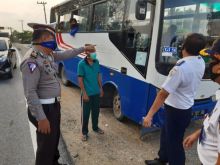 Pengawasan di pos perbatasan Kota Pekanbarau oleh Personil Gabungan