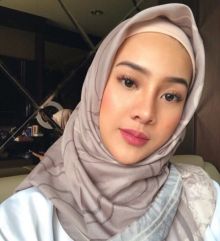 Anya Geraldine makin cantik kalau memakai jilbab (foto/int)