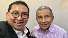 Fadli Zon saat berfoto bersama dengan Amien Rais