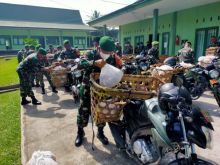 Angota Koramil 01/Bkn Beserta Koramil Jajaran Kodim 0313/Kpr Persiapan Salurkan Bantuan Sembako Untuk Warga Terdampak Covid-19